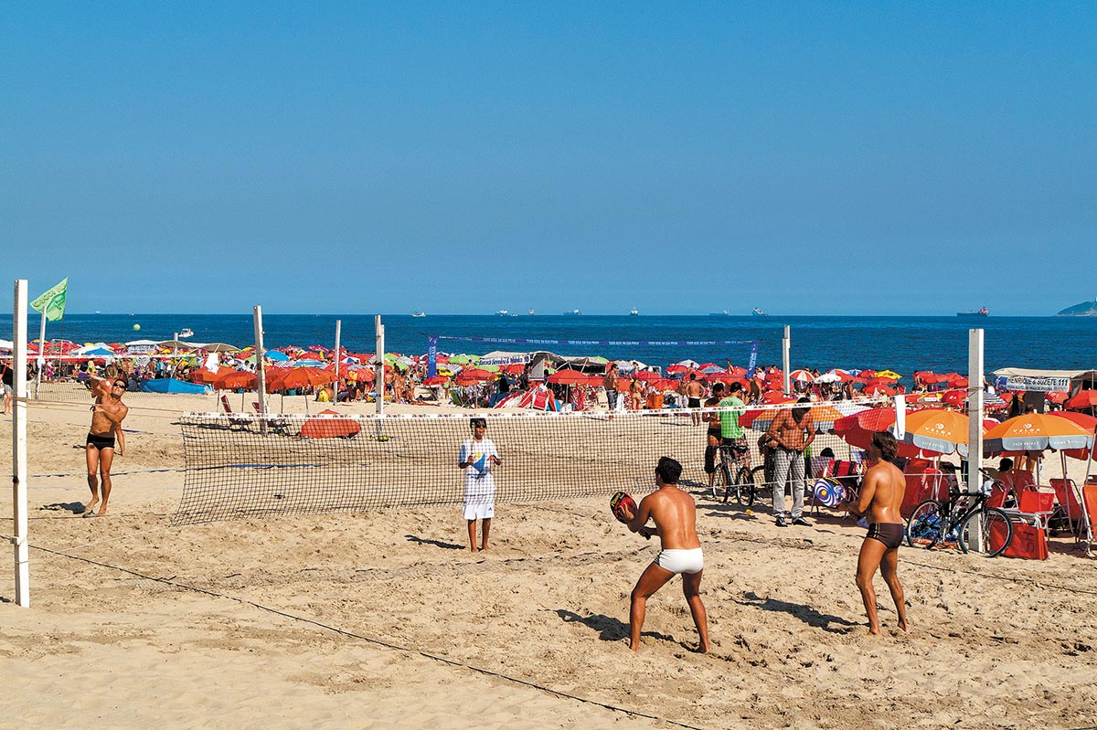 De raquete nas mãos: beach tennis ganha praticantes