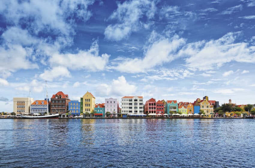  Curaçao: Paraíso Colorido